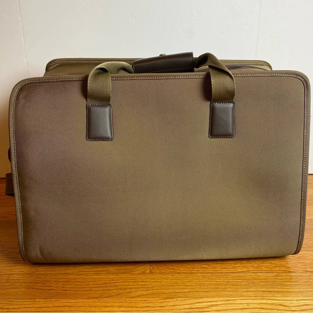 Ventura Luggage Carry-On Travel‎ Bag Olive Vintage 20”X 14”X 11”